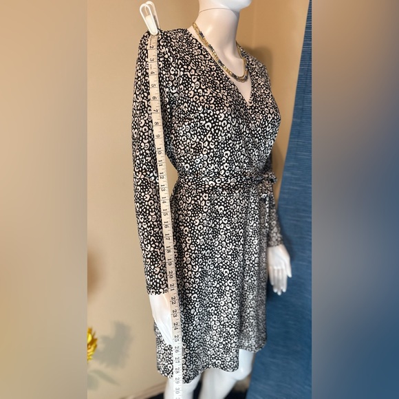 Pre-loved! Loft Elegant Black and White  Dress - Picture 11 of 14